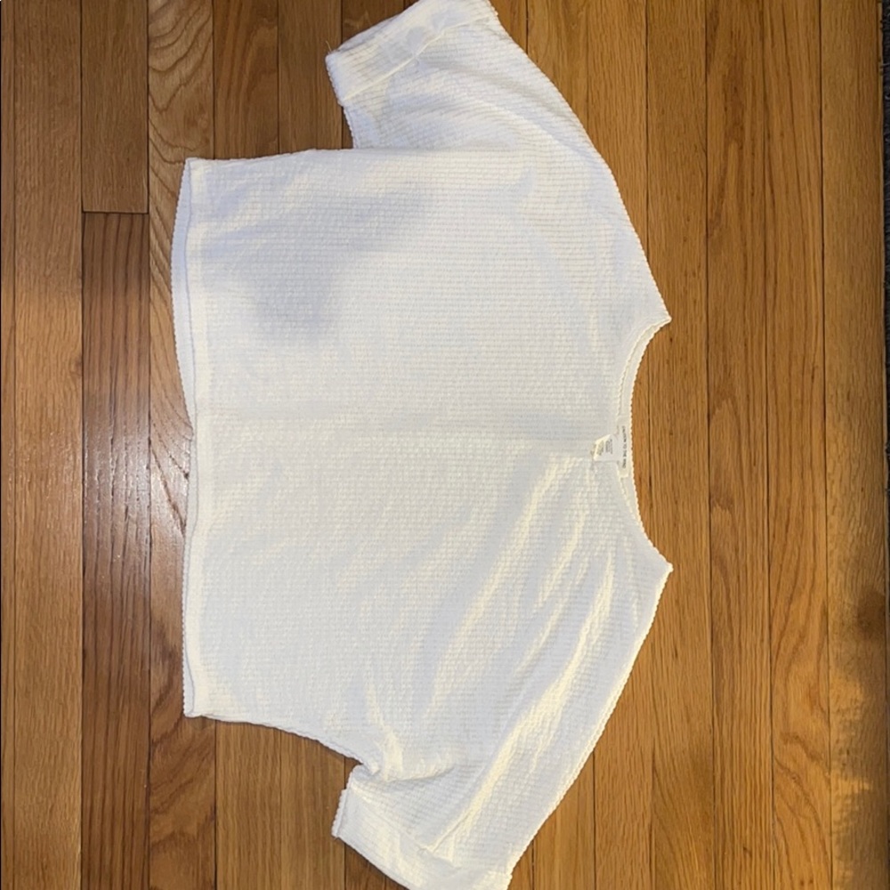 Flowy white short sleeved shirt!